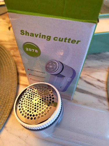 Electric fabric shaver - electric, lint