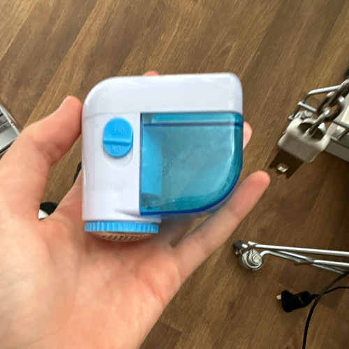 Handheld fabric shaver - fabric,